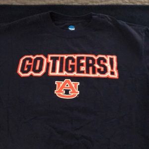 Unisex Auburn T-shirt size medium
